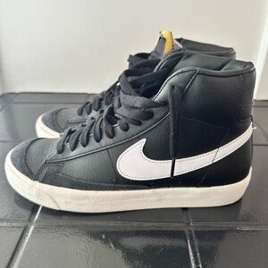 Nike Blazer - Black and White Sneakers